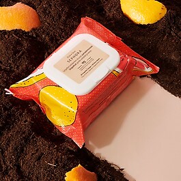 Cleansing & exfoliating face wipes