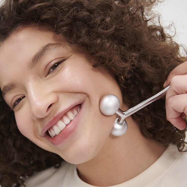 Dual-Headed Facial Roller - Face & neck