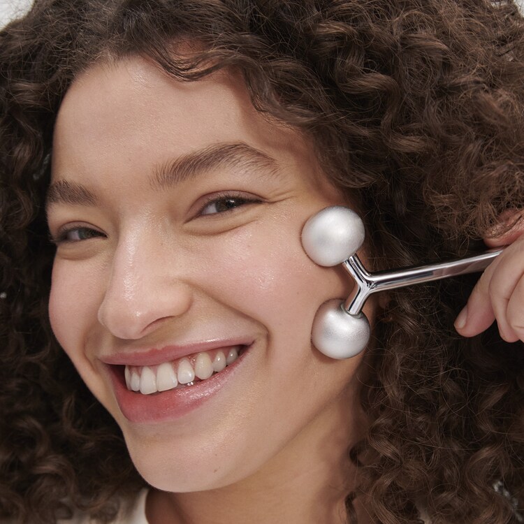 Dual-Headed Facial Roller - Face & neck