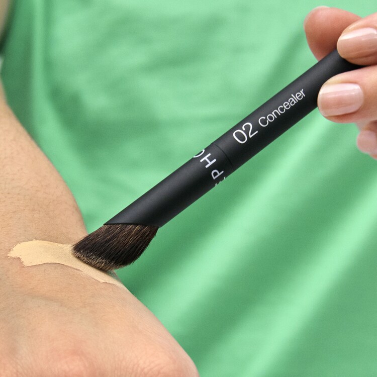 Pennello anti-occhiaie 02 - Intuitivo, finish impeccabile