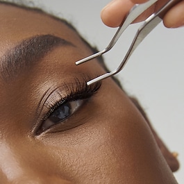 Angewinkelter Falsche-Wimpern-Applikator - Zum einfachen Anbringen der Wimpern