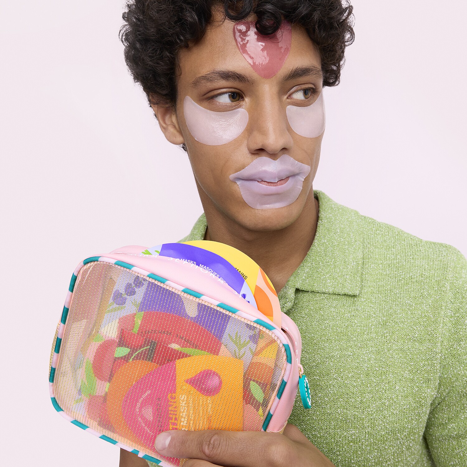 Dentista Femminile Che Indossa Maschera Chirurgica E Gli Occhiali Di Protezione Image49038559