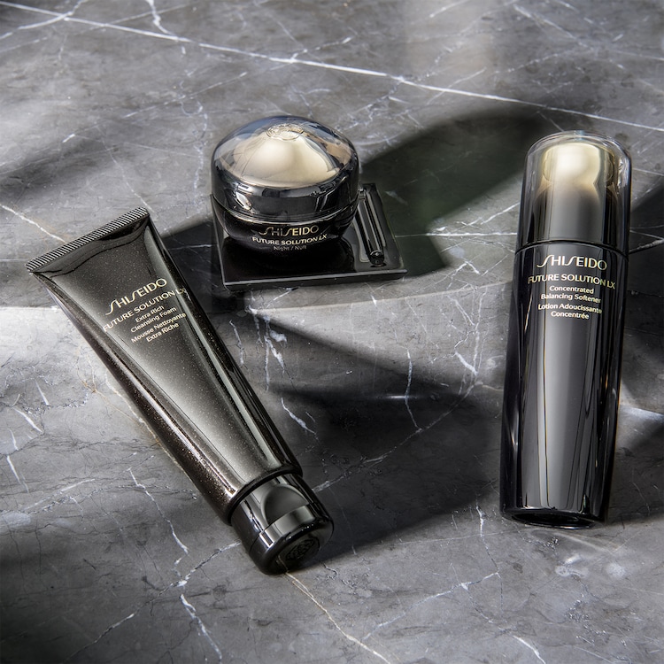 Future Solution LX - Reichhaltige Lotion für weiche Haut