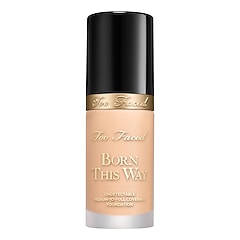 Born This Way Natural Finish Foundation &ndash; medelh&ouml;g till h&ouml;g t&auml;ckning, TOO FACED