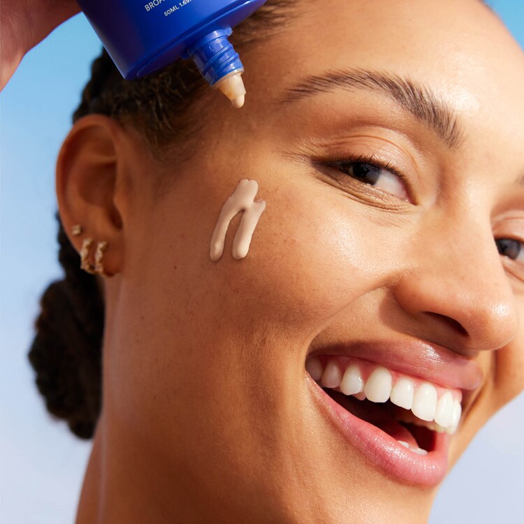 Future Fluid SPF 50+ - Protezione solare leggera allo zinco