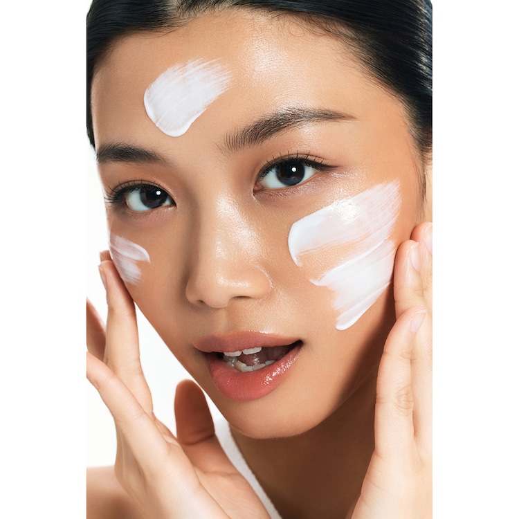 Zero-Cast Moisturizing Finish Sunscreen - Fugtgivende solcreme SPF50