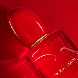 S&igrave; Passione Red Musk - Parfemska voda s cvjetno-voćnim mo&scaron;usnim mirisom