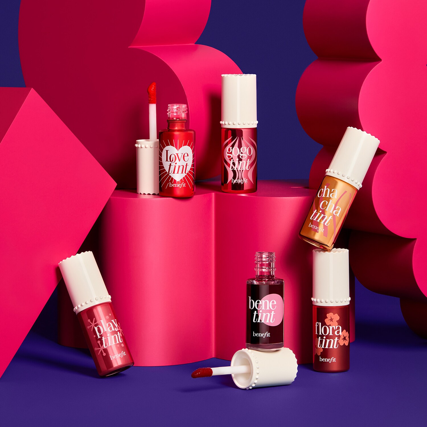 Красный румянец в жидкой форме для губ и щек Benefit Cosmetics Love Tint, 6 мл — фото 5