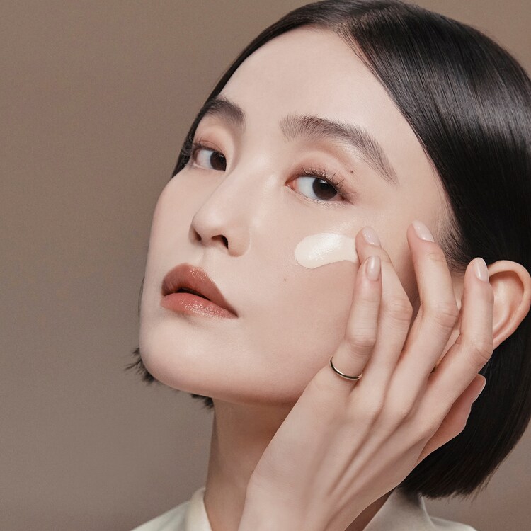 Serum Silk Foundation - Fond de teint révélateur d'éclat