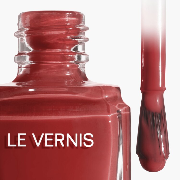 LE VERNIS - Longue Tenue