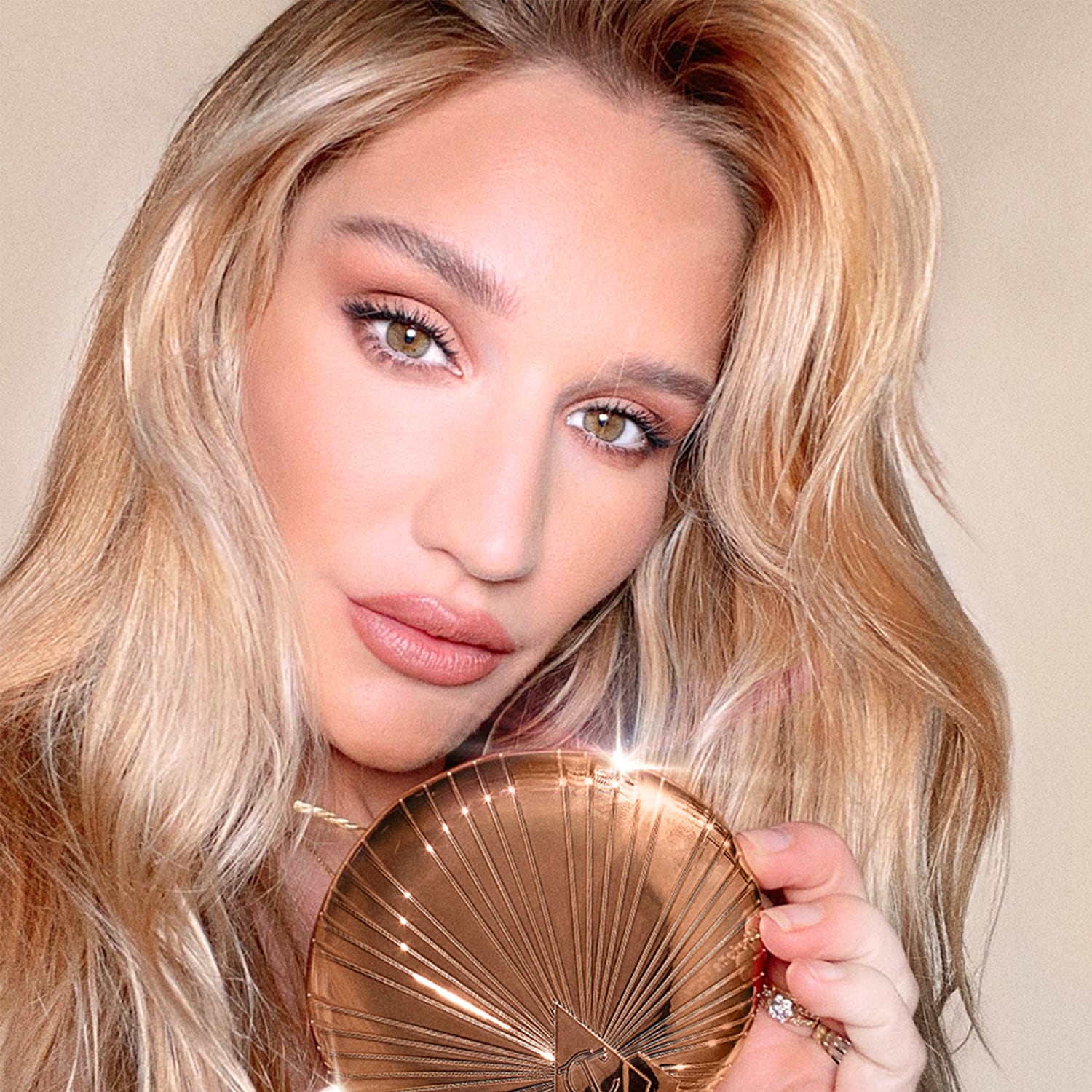 BURBERRY ブロンザー シェーディング Airbrush Bronzer - Poudre bronzante | CHARLOTTE TILBURY ≡ SEPHORA
