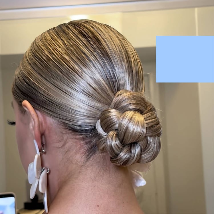 Cult Favorite Firm + Flexible Hairspray - Hårspray med fleksibelt hold 