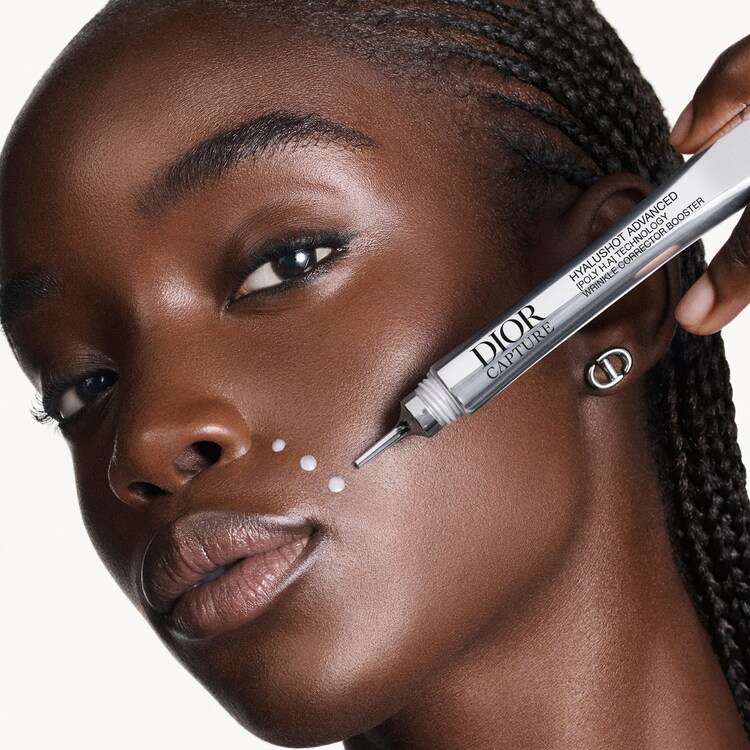 Dior Capture Hyalushot Advanced – Korektor vrásek zesilující účinky pleťové péče