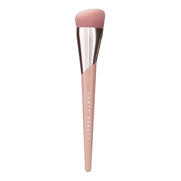 Precision Foundation Brush 145 - Kist  za nano&scaron;enje podloge s prirodnim sjajem, FENTY BEAUTY