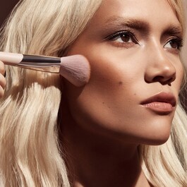 Sculpting Bronzer Brush - Kist za bronzer za konturiranje