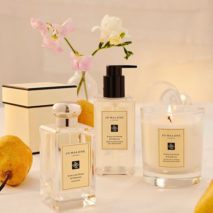 English Pear & Freesia Home Candle - Lumanare parfumata