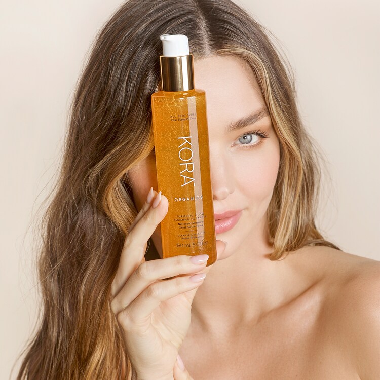 Turmeric Glow Foaming Cleanser - Foaming gel