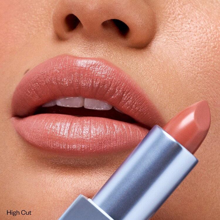 Weightless Lip Color – Vyživující saténová rtěnka