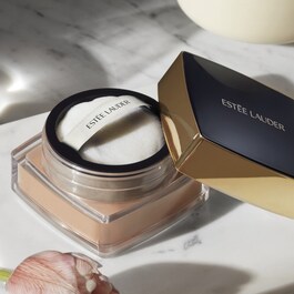 Double Wear - Sheer Flattery puder u prahu