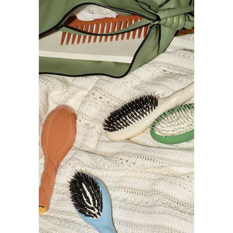 N.02 La Petite Brosse Démêlante & Soin - L'Indispensable 