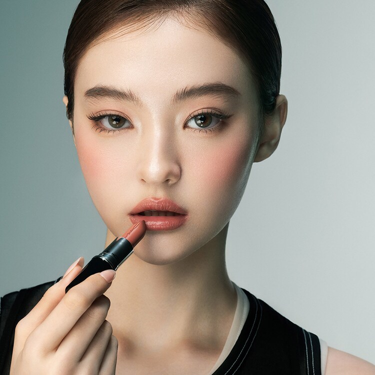 Lustreglass Sheer-Shine Lipstick - Rouge à lèvres satiné hydratant