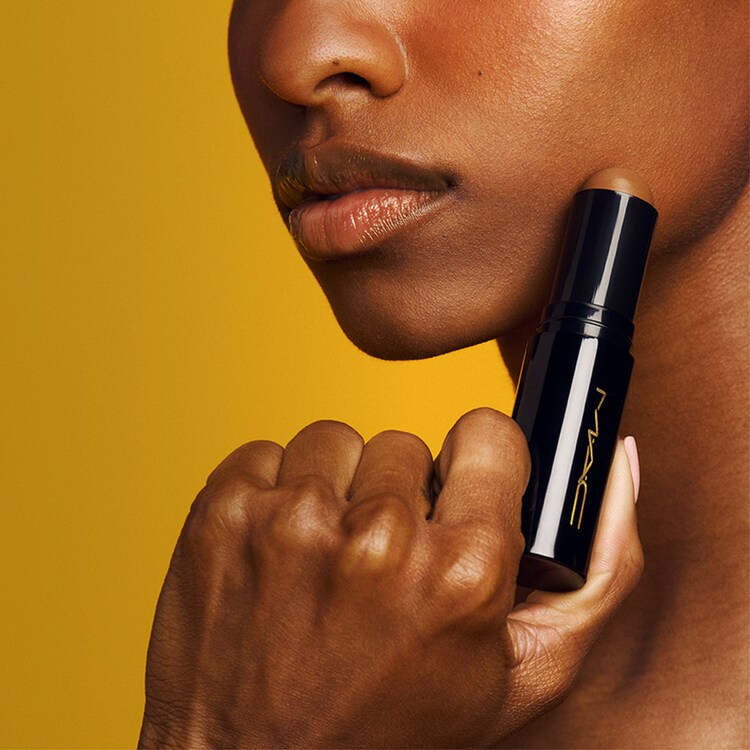 Studio Radiance Casual Skin Tint Stick - stick teinté au fini lumineux