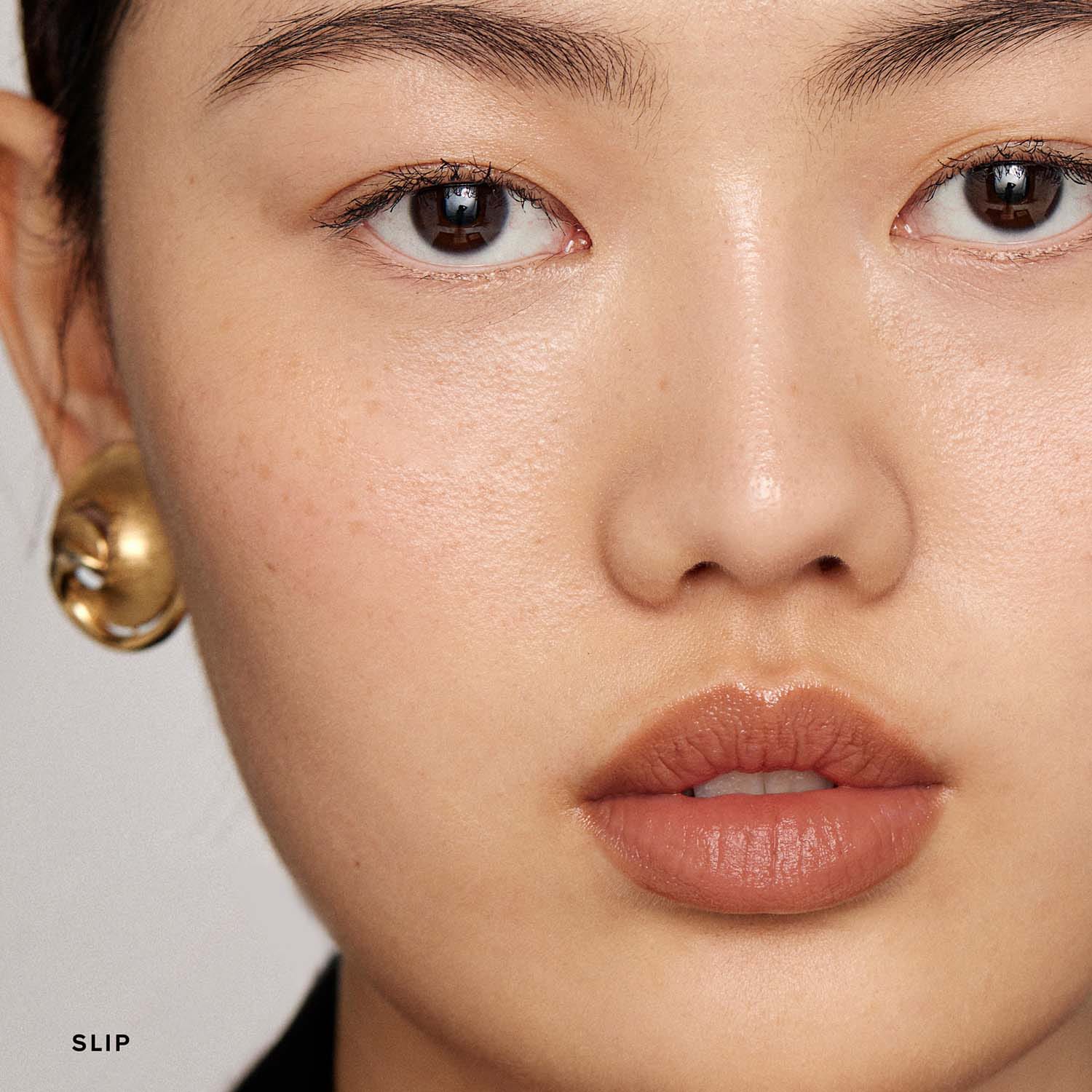 Signature Lip Lightweight Satin Lipstick