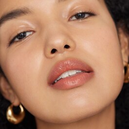 Signature Lip Satin - Satenski ruž za usne s efektom druge kože