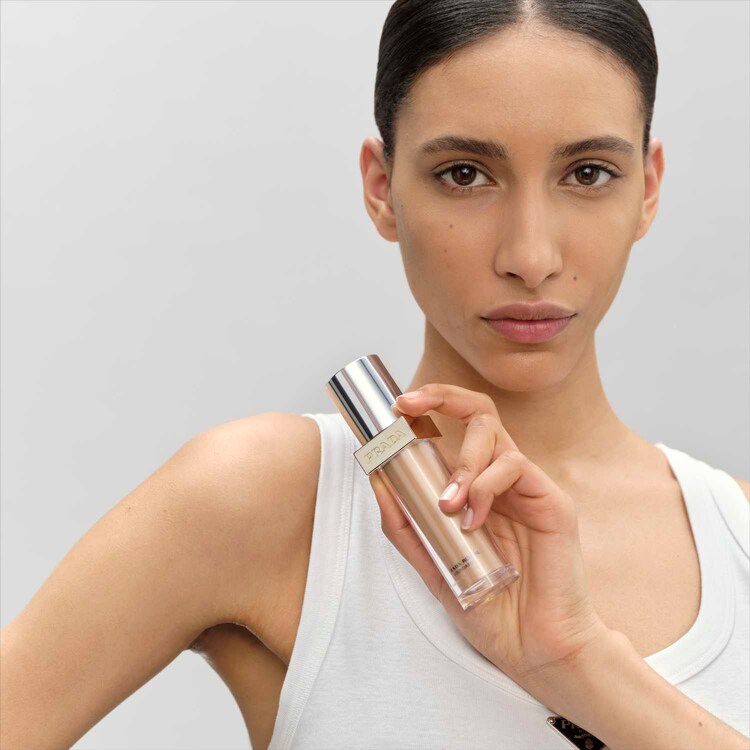 Reveal - Base | Prada ≡ SEPHORA