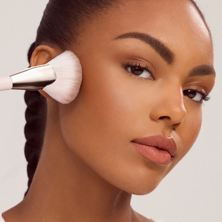 Warm Wishes Angled Powder Brush - Pinceau biseauté pour poudre