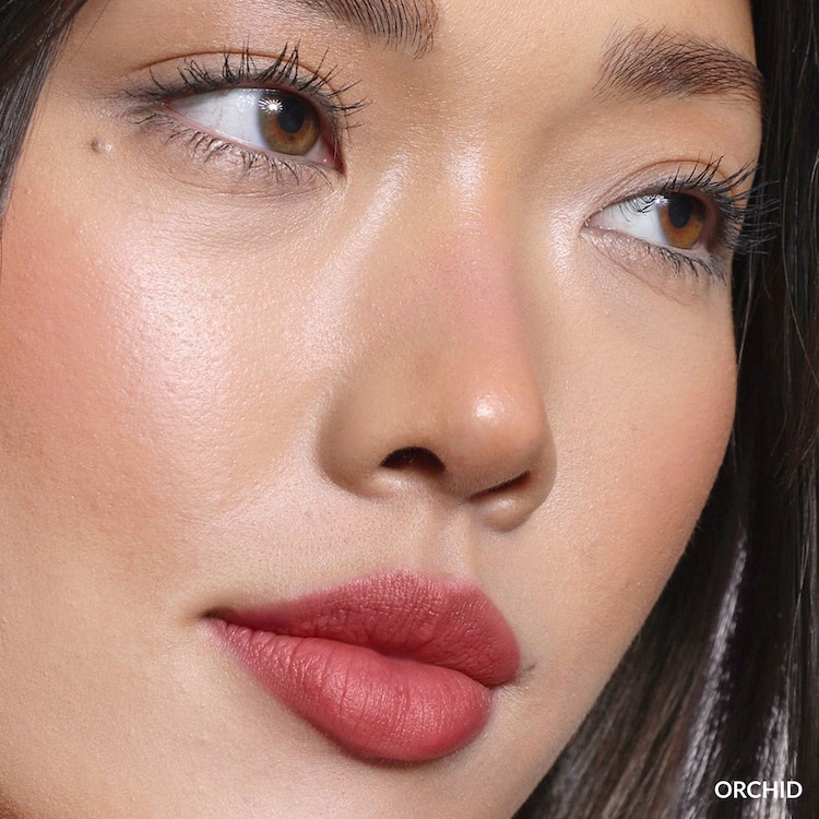 Lip Blush - Ελαφρύ και διάφανο balm χειλιών, με εφέ λείανσης