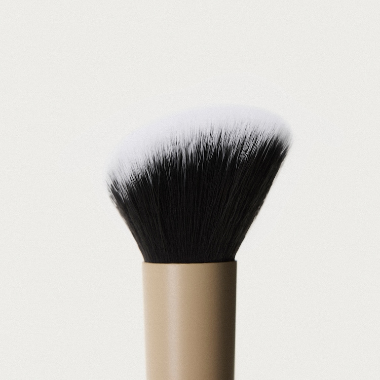 Complexion Brush - Πινέλο με διπλό άκρο για σβήσιμο και άπλωμα του μακιγιάζ