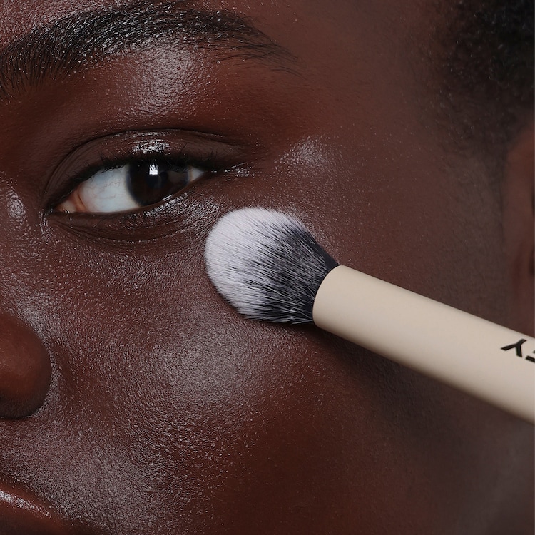 Complexion Brush - Πινέλο με διπλό άκρο για σβήσιμο και άπλωμα του μακιγιάζ