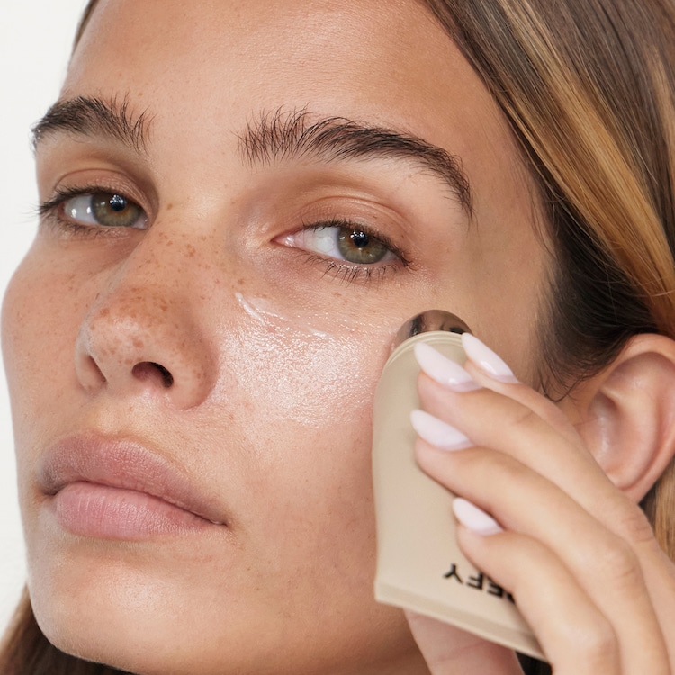 Blur & Hydrate Primer - Anti-Glanz-Primer mit Hyaluronsäure