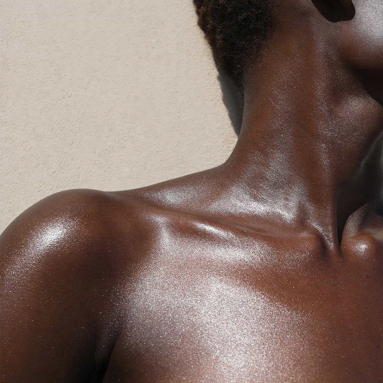 Body Glow - Hidratante leve e pigmentado para o corpo, não pegajoso
