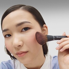 04 The Cheek Brush -  Kist za rumenilo
