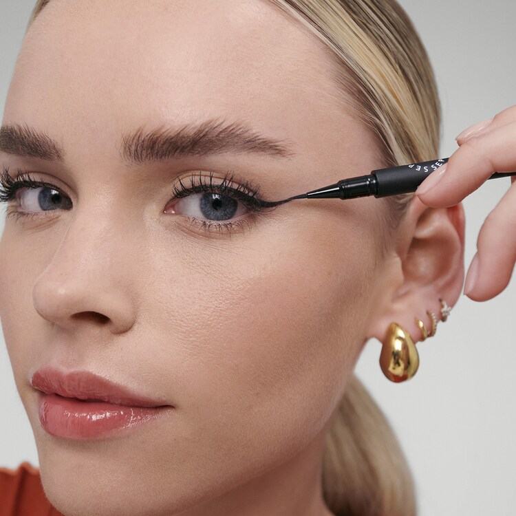 12H Intense Ink Felt Liner Fine Line - Precyzyjny eyeliner w pisaku