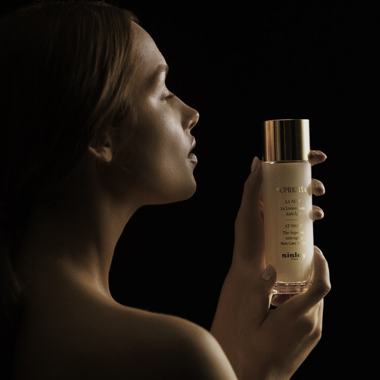 Supremÿa At Night The Supreme Anti-Aging Skin Care Lotion - Čistící Loation