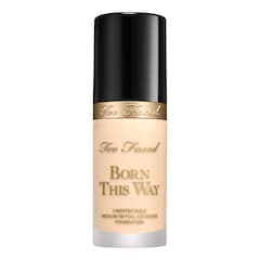 Born This Way Natural Finish Foundation &ndash; medelh&ouml;g till h&ouml;g t&auml;ckning, TOO FACED