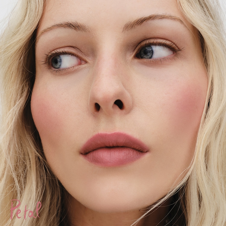 Lip Suede Recharge - Labial mate hidratante con ácido hialurónico