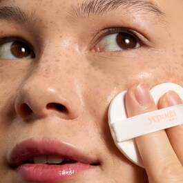 The Dewy Day - Hidratantni puder s jastučićem s niacinamidom i marelicom SPF30