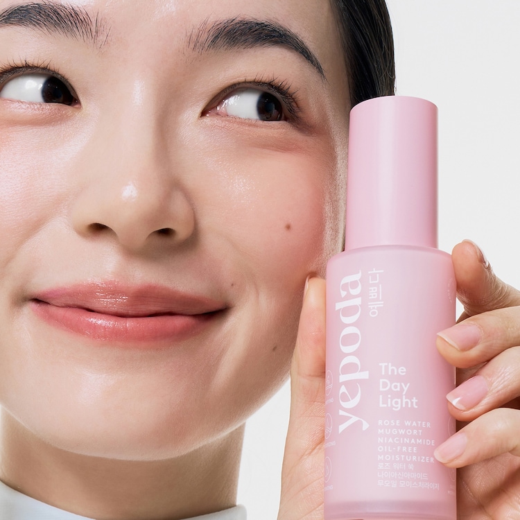 The Day Light - Crème hydratante sans huiles à l'eau de rose et niacinamide